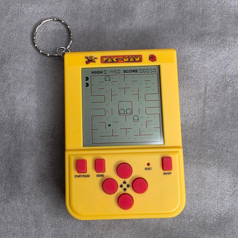 Pac-Man Mini Handheld Keychain Console Retro Arcade Video Game WORKS